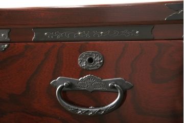 中古　美品　田中家具　ケヤキ材　風格ある和の趣を演出してくれる二本松伝統家具の重ね箪笥(衣装箪笥、引き出し)(定価約40万円)(R-058711)
