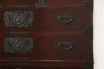 中古　美品　田中家具　ケヤキ材　風格ある和の趣を演出してくれる二本松伝統家具の重ね箪笥(衣装箪笥、引き出し)(定価約40万円)(R-058711)