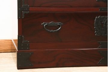 中古　美品　田中家具　ケヤキ材　風格ある和の趣を演出してくれる二本松伝統家具の重ね箪笥(衣装箪笥、引き出し)(定価約40万円)(R-058711)