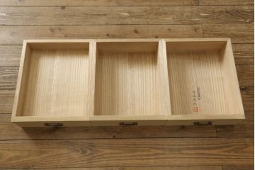 中古　特注　七宝金具　伝統工芸士 渡辺秀紀　ピンク色の花柄七宝金具がかわいらしい加茂総桐箪笥(胴厚、四方丸、桐たんす、衣装タンス、着物箪笥、和タンス)(R-058712)