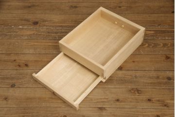 中古　特注　七宝金具　伝統工芸士 渡辺秀紀　ピンク色の花柄七宝金具がかわいらしい加茂総桐箪笥(胴厚、四方丸、桐たんす、衣装タンス、着物箪笥、和タンス)(R-058712)
