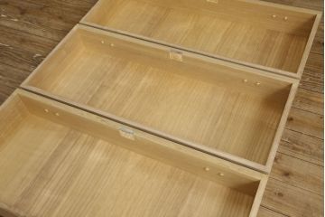 中古　特注　七宝金具　伝統工芸士 渡辺秀紀　ピンク色の花柄七宝金具がかわいらしい加茂総桐箪笥(胴厚、四方丸、桐たんす、衣装タンス、着物箪笥、和タンス)(R-058712)