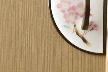 中古　特注　七宝金具　伝統工芸士 渡辺秀紀　ピンク色の花柄七宝金具がかわいらしい加茂総桐箪笥(胴厚、四方丸、桐たんす、衣装タンス、着物箪笥、和タンス)(R-058712)