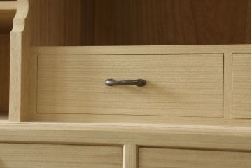 中古　特注　七宝金具　伝統工芸士 渡辺秀紀　ピンク色の花柄七宝金具がかわいらしい加茂総桐箪笥(胴厚、四方丸、桐たんす、衣装タンス、和タンス)(R-058713)