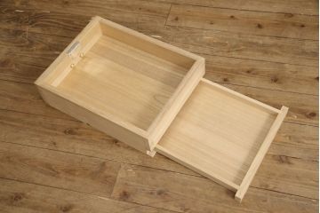 中古　特注　七宝金具　伝統工芸士 渡辺秀紀　ピンク色の花柄七宝金具がかわいらしい加茂総桐箪笥(胴厚、四方丸、桐たんす、衣装タンス、和タンス)(R-058713)