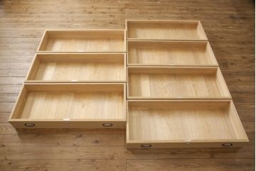 中古　特注　七宝金具　伝統工芸士 渡辺秀紀　ピンク色の花柄七宝金具がかわいらしい加茂総桐箪笥(胴厚、四方丸、桐たんす、衣装タンス、和タンス)(R-058713)