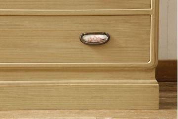 中古　特注　七宝金具　伝統工芸士 渡辺秀紀　ピンク色の花柄七宝金具がかわいらしい加茂総桐箪笥(胴厚、四方丸、桐たんす、衣装タンス、和タンス)(R-058713)