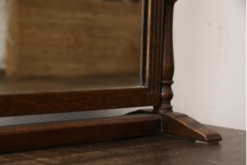 イギリスアンティーク　Lloyd's Antiques(ロイズ・アンティークス)取り扱い　オーク材　クラシカルな卓上ミラー(鏡)(R-058714)