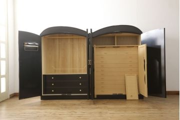 中古　最高級　美術家具　香川漆器　総漆塗り　ひょうたん透かし入り　アーチ状のデザインと雅やかな漆絵が空間に華やぎをもたらす二連和箪笥(定価約500万円)(和タンス、着物箪笥、和服箪笥、ワードローブ、桐たんす、桐箪笥)(R-058717)