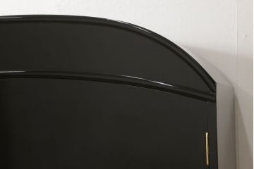 中古　最高級　美術家具　香川漆器　総漆塗り　ひょうたん透かし入り　アーチ状のデザインと雅やかな漆絵が空間に華やぎをもたらす二連和箪笥(定価約500万円)(和タンス、着物箪笥、和服箪笥、ワードローブ、桐たんす、桐箪笥)(R-058717)
