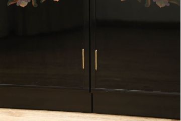 中古　最高級　美術家具　香川漆器　総漆塗り　ひょうたん透かし入り　アーチ状のデザインと雅やかな漆絵が空間に華やぎをもたらす二連和箪笥(定価約500万円)(和タンス、着物箪笥、和服箪笥、ワードローブ、桐たんす、桐箪笥)(R-058717)