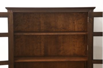 中古　松本民芸家具　洋の雰囲気を感じるクラシカルなA型面取書棚(ブックケース、本箱、キャビネット)(定価約57万円)(R-058718)