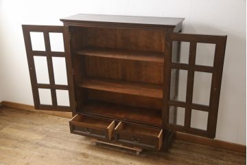 中古　松本民芸家具　洋の雰囲気を感じるクラシカルなA型面取書棚(ブックケース、本箱、キャビネット)(定価約57万円)(R-058718)