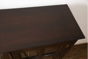 中古　松本民芸家具　洋の雰囲気を感じるクラシカルなA型面取書棚(ブックケース、本箱、キャビネット)(定価約57万円)(R-058718)