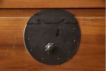 和製アンティーク　ヒノキ材　春慶塗(しゅんけいぬり)　飛騨高山　上品な佇まいが美しい高山衣装箪笥(衣装タンス、和箪笥、チェスト、引き出し、時代箪笥)(R-058721)