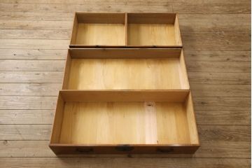 和製アンティーク　ヒノキ材　春慶塗(しゅんけいぬり)　飛騨高山　上品な佇まいが美しい高山衣装箪笥・上段(衣装タンス、和箪笥、チェスト、引き出し、時代箪笥)(R-058722)