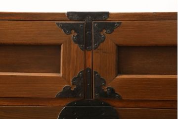 和製アンティーク　ヒノキ材　春慶塗(しゅんけいぬり)　飛騨高山　上品な佇まいが美しい高山衣装箪笥・上段(衣装タンス、和箪笥、チェスト、引き出し、時代箪笥)(R-058722)