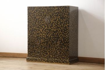中古　希少!　黒漆金彩風　花唐草文様　細やかな文様が美しい工芸箪笥(収納たんす、和箪笥、整理タンス、収納棚、キャビネット)(R-058724)