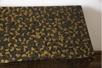 中古　希少!　黒漆金彩風　花唐草文様　細やかな文様が美しい工芸箪笥(収納たんす、和箪笥、整理タンス、収納棚、キャビネット)(R-058724)