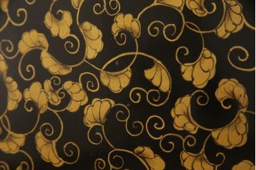 中古　希少!　黒漆金彩風　花唐草文様　細やかな文様が美しい工芸箪笥(収納たんす、和箪笥、整理タンス、収納棚、キャビネット)(R-058724)