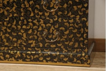 中古　希少!　黒漆金彩風　花唐草文様　細やかな文様が美しい工芸箪笥(収納たんす、和箪笥、整理タンス、収納棚、キャビネット)(R-058724)