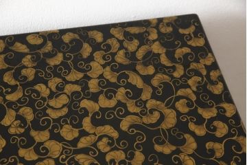 中古　希少!　黒漆金彩風　花唐草文様　細やかな文様が美しい工芸箪笥(収納たんす、和箪笥、整理タンス、引き出し)(R-058725)