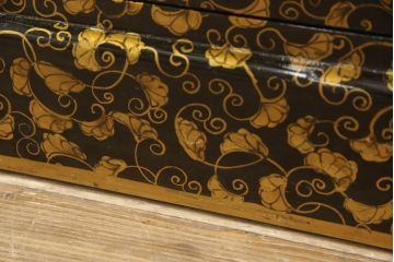 中古　希少!　黒漆金彩風　花唐草文様　細やかな文様が美しい工芸箪笥(収納たんす、和箪笥、整理タンス、引き出し)(R-058725)