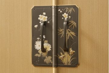 中古　小振りなサイズがお部屋に取り入れやすい加茂総桐帯箪笥(板盆付き、並厚、桐たんす、着物箪笥、和タンス)(R-058726)
