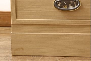 中古　小振りなサイズがお部屋に取り入れやすい加茂総桐帯箪笥(板盆付き、並厚、桐たんす、着物箪笥、和タンス)(R-058726)