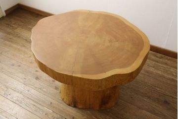 中古　秋田杉　木の風合いを感じられる輪切りテーブルと削り出しの椅子のセット(机、板座チェア、イス、ダイニングテーブル)(R-058727)