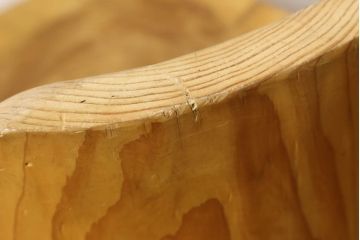中古　秋田杉　木の風合いを感じられる輪切りテーブルと削り出しの椅子のセット(机、板座チェア、イス、ダイニングテーブル)(R-058727)