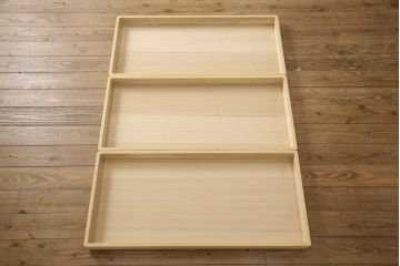 中古　美品　最高級　木芸美術家具作家 桑田允友(桑允)作　欅(ケヤキ)玉杢　中桐　スッキリとしたデザインが目を引く衣装箪笥(定価約150万円)(着物タンス、衣装箪笥、引き出し、桐箪笥、和たんす)(R-058728)