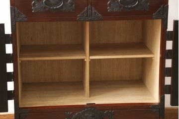 和製ビンテージ　民芸家具　手打ち金具　総漆塗り　仙台箪笥　重厚感のある佇まいが魅力的な収納箪笥(和たんす、観音箪笥、ヴィンテージ)(R-058733)