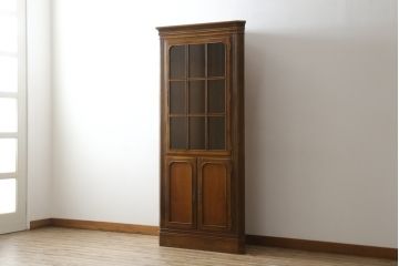 中古　美品　バロッサバレンティ(VARO,S.A. VALENTI)　クラシカルで品のある佇まいが魅力的なコーナーキャビネット(飾り棚、戸棚、収納棚)(R-058735)