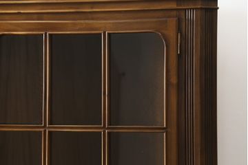 中古　美品　バロッサバレンティ(VARO,S.A. VALENTI)　クラシカルで品のある佇まいが魅力的なコーナーキャビネット(飾り棚、戸棚、収納棚)(R-058735)