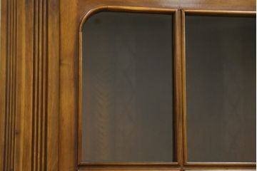 中古　美品　バロッサバレンティ(VARO,S.A. VALENTI)　クラシカルで品のある佇まいが魅力的なコーナーキャビネット(飾り棚、戸棚、収納棚)(R-058735)