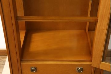 中古　モリシゲ(MORISHIGE/森繁)　ナチュラルな色合いが温かみを感じさせるキャビネット(キュリオケース、ガラスケース、飾り棚、戸棚)(R-058736)