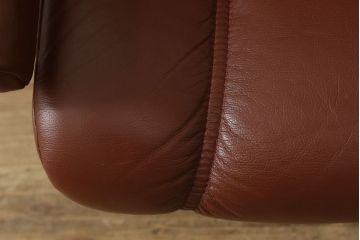 中古　美品　本革　EKORNES(エコーネス)　コンサルシリーズ　クラシック　Mサイズ　オットマン付きストレスレスチェア(レザー、リクライニングチェア、一人掛けソファ、アームチェア)(定価約23万円)(R-058742)