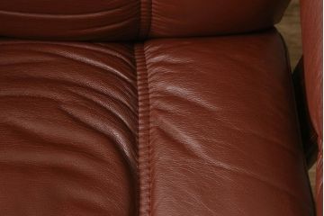 中古　美品　本革　EKORNES(エコーネス)　コンサルシリーズ　クラシック　Mサイズ　オットマン付きストレスレスチェア(レザー、リクライニングチェア、一人掛けソファ、アームチェア)(定価約23万円)(R-058742)