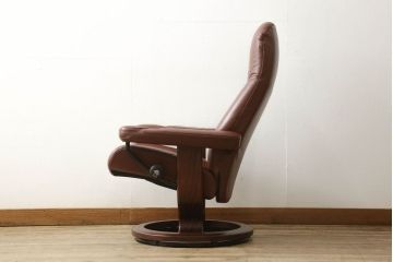 中古　美品　本革　EKORNES(エコーネス)　コンサルシリーズ　クラシック　Mサイズ　オットマン付きストレスレスチェア(レザー、リクライニングチェア、一人掛けソファ、アームチェア)(定価約23万円)(R-058742)