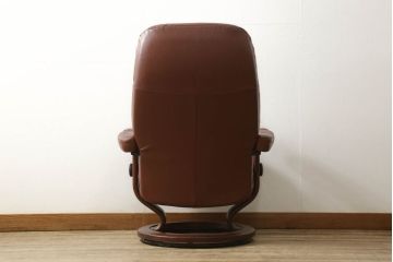 中古　美品　本革　EKORNES(エコーネス)　コンサルシリーズ　クラシック　Mサイズ　オットマン付きストレスレスチェア(レザー、リクライニングチェア、一人掛けソファ、アームチェア)(定価約23万円)(R-058742)