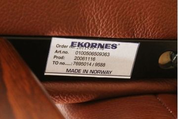 中古　美品　本革　EKORNES(エコーネス)　コンサルシリーズ　クラシック　Mサイズ　オットマン付きストレスレスチェア(レザー、リクライニングチェア、一人掛けソファ、アームチェア)(定価約23万円)(R-058742)