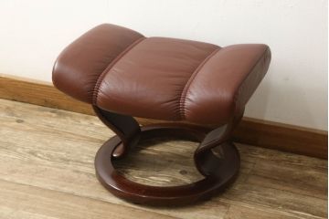 中古　美品　本革　EKORNES(エコーネス)　コンサルシリーズ　クラシック　Mサイズ　オットマン付きストレスレスチェア(レザー、リクライニングチェア、一人掛けソファ、アームチェア)(定価約23万円)(R-058742)