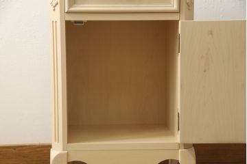 中古　大塚家具取り扱い　リン・ホーリン(LYNN HOLLYN)　エレガントなデザインが素敵なサイドキャビネット(戸棚、収納棚、電話台、サイドテーブル)(R-058744)