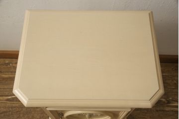 中古　大塚家具取り扱い　リン・ホーリン(LYNN HOLLYN)　エレガントなデザインが素敵なサイドキャビネット(戸棚、収納棚、電話台、サイドテーブル)(R-058744)