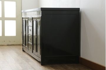 中古　美品　高級品　韓国民芸家具　圧巻!　繊細な螺鈿(ラデン)細工が美しく描かれたサイドボード(収納棚、戸棚、リビングボード)(定価約120万円)(R-058745)