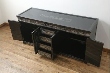 中古　美品　高級品　韓国民芸家具　圧巻!　繊細な螺鈿(ラデン)細工が美しく描かれたサイドボード(収納棚、戸棚、リビングボード)(定価約120万円)(R-058745)