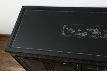 中古　美品　高級品　韓国民芸家具　圧巻!　繊細な螺鈿(ラデン)細工が美しく描かれたサイドボード(収納棚、戸棚、リビングボード)(定価約120万円)(R-058745)
