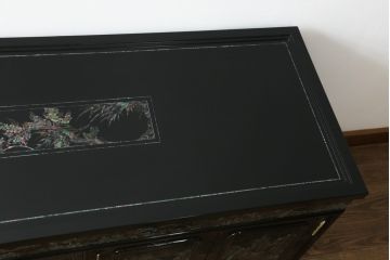 中古　美品　高級品　韓国民芸家具　圧巻!　繊細な螺鈿(ラデン)細工が美しく描かれたサイドボード(収納棚、戸棚、リビングボード)(定価約120万円)(R-058745)