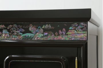 中古　美品　高級品　韓国民芸家具　圧巻!　繊細な螺鈿(ラデン)細工が美しく描かれたサイドボード(収納棚、戸棚、リビングボード)(定価約120万円)(R-058745)